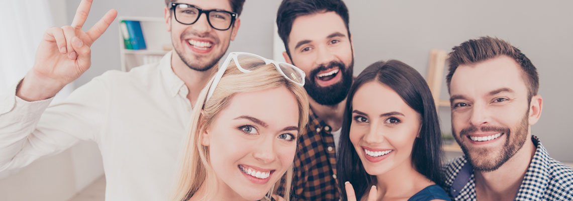 Groupe de personne qui sourient